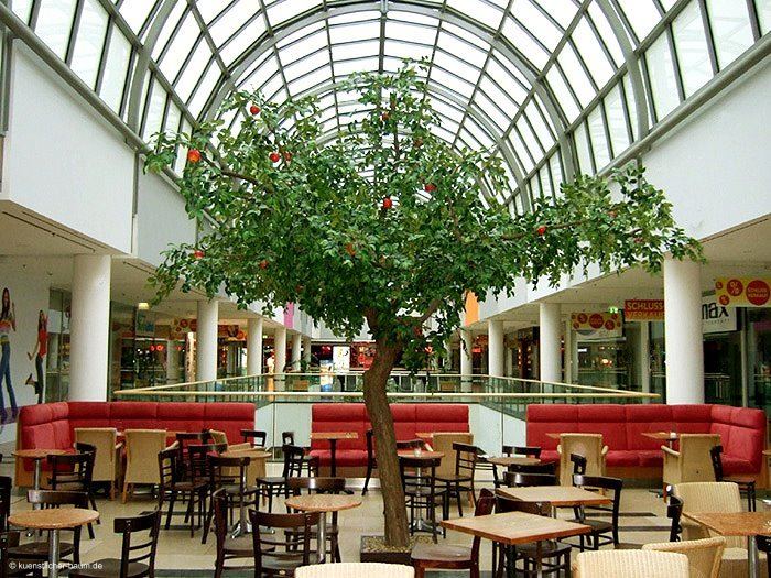 Knstlicher Apfelbaum als Dekobaum (Kln, Arcaden)