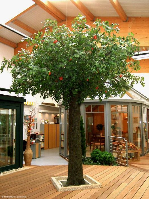 Knstlicher Apfelbaum in Ausstellungsraum fr Wintergrten