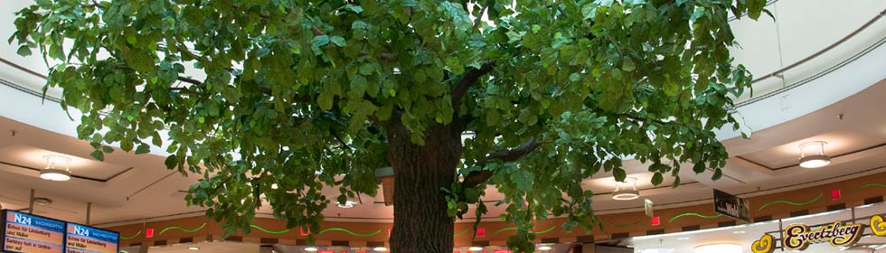 Grün belaubter künstlicher Baum (Linde, EKZ)